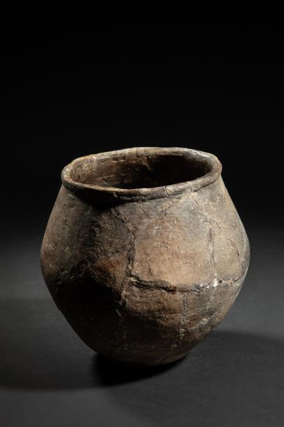 null Vases en terre peu cuite - Epoque néolithique ou chalcolithique - H :17cm -...