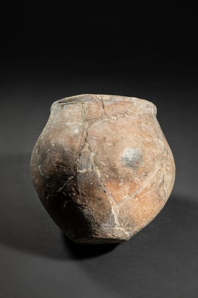 null Vases en terre peu cuite - Epoque néolithique ou chalcolithique - H :17cm -...