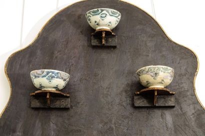 null Ensemble de bols en porcelaine blanche à décors bleu-gris de Chine. Epoque Binh...