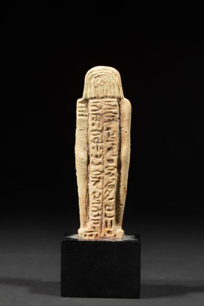 null Petit oushebti trapu sarcophagimorphe inscrit sur différents registres devant...