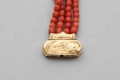 null Bracelet 4 rangs de boules de corail facettées - Fermoir Napoléon III en or...