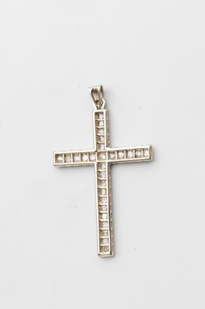 null Pendentif croix en or gris 18k ornée de diamants taille ancienne - Epoque 1920/1930...