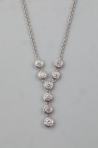 null Collier en or blanc 18k serti de 8 diamants , Poids brut: 2,4 g - Longueur 44...