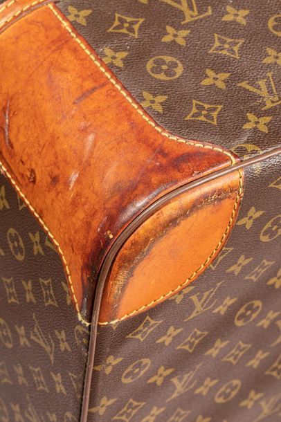 null Louis VUITTON Valise "Airbus" en toile Monogramme et cuir naturel, fermeture...