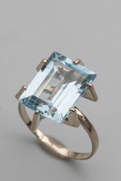 null 18k white gold ring set with a pale blue synthetic spinel in a modernist setting...