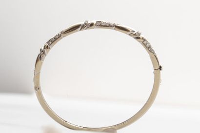 null Bracelet jonc en or gris 18k à motif de rubans diamantés -Epoque ART DECO PB...