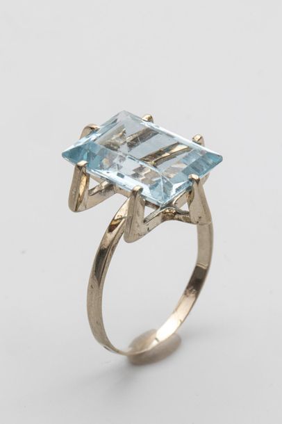 null 18k white gold ring set with a pale blue synthetic spinel in a modernist setting...