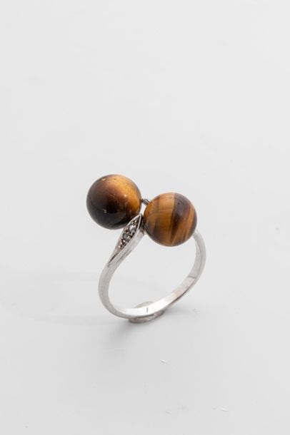 null Ring You and me in 18k white gold set with two tiger eye balls edged with diamonds...