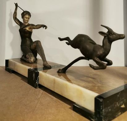 null URIANO ROCHARD - Diane chasseresse - sculpture en régule sur socle rectangulaire...