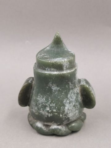 null Tête.Probablement d’objet d’apparat.Jade néphrite.Style des Dynasties archaïques....