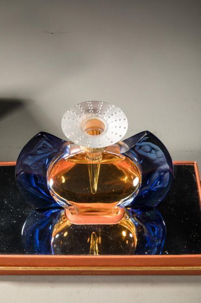 null LALIQUE « Jour et Nuit »
Flacon en cristal scellé, Eau de Toilette d’Origine....