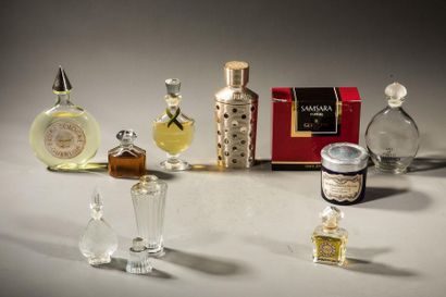 null GUERLAIN 
Lot de 9 flacons vides ou factices. « Chamade » , « Samsara » …