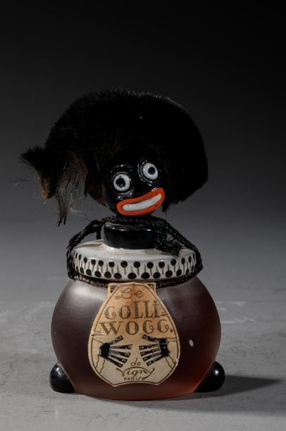 null VIGNY « Golliwogg »
Flacon en verre satiné figurant un personnage africain,...