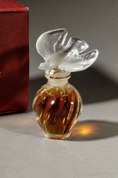 null NINA RICCI « L’Air du Temps »
Flacon modèle une colombe, création Lalique, Parfum...