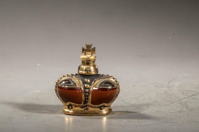 null PRINCE MATCHABELLI « Duchess Of York »
Flacon en verre de forme couronne doré...