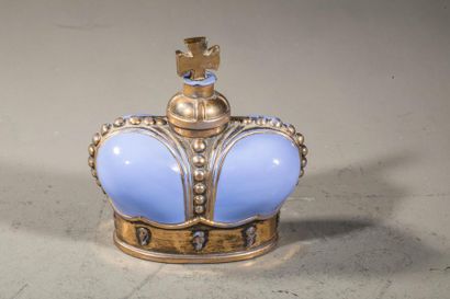 null PRINCE MATCHABELLI
Flacon en verre de forme couronne, laqué bleu, perlé. Bouchon...