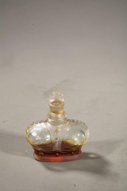 null PRINCE MATCHABELLI « Stradivari »
Flacon en verre pressé moulé, de forme couronne,...