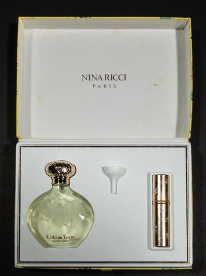 null Lot : quatre coffrets de miniatures Nina Ricci l'air du temps, colombes couleur,...