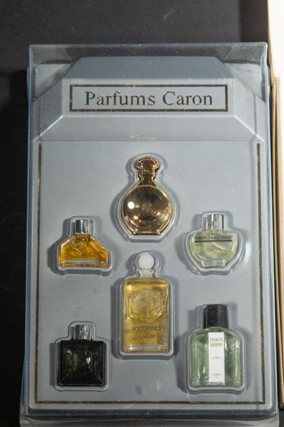 null Lot : Lalique flacon vaporisateur 50ml, deux facties Reveillon Trubulence, Caron...