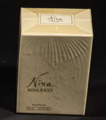 null Nina de Nina Ricci parfum 30ml pdo coffret on y joint Nina Eau de toilette 100ml...