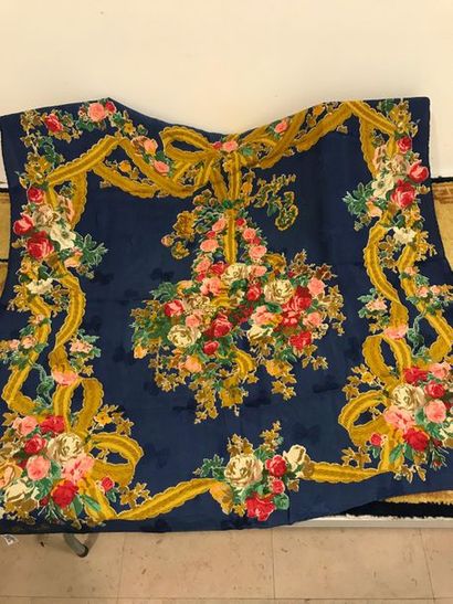 null Foulard en fleur de soie de la marque Nina Ricci, 85 x 85 cm