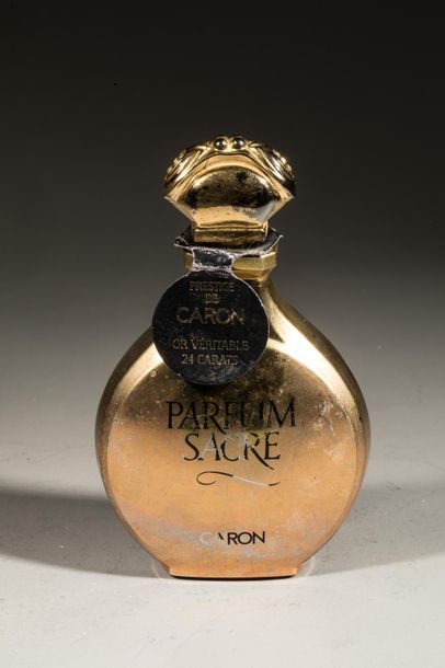 null CARON « Parfum Sacré »
Flacon de forme ovale titré « Parfum Sacré Caron » ....