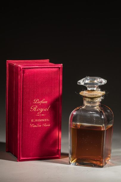 null E.RIMMEL
Flacon en cristal scellé avec un cordonnet couleur or, Parfum d’Origine½....