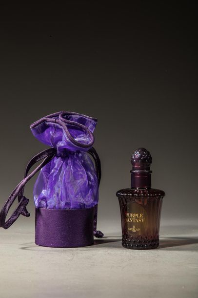 null GUERLAIN « Purple Fantasy »
Flacon atomiseur en verre, modèle Louis XVI de couleur...