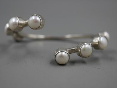 null Silver bracelet surmounted by mabé beads