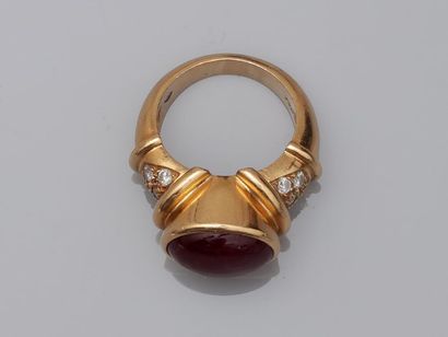 null Yellow gold 18k gadrooned signet ring surmounted by a cabochon ruby with a diamond...