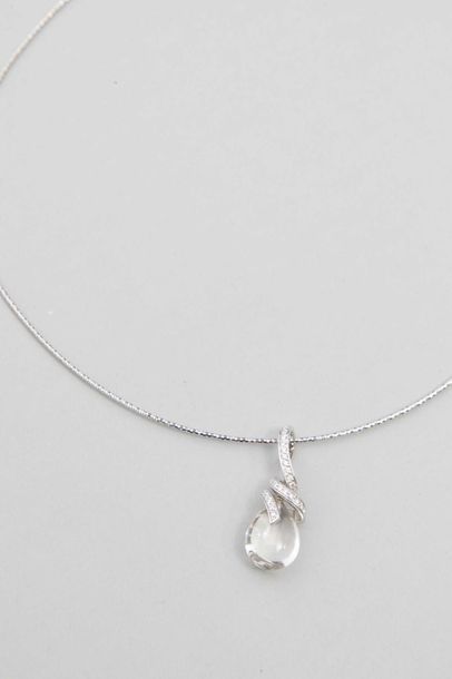 null Pendant drop rock crystal taken up on white gold surmounted by small diamonds...