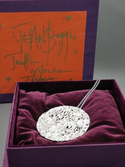 null JEAN BOGGIO (1963) - Important pendentif broche ajouré en argent 925/°° représentant...