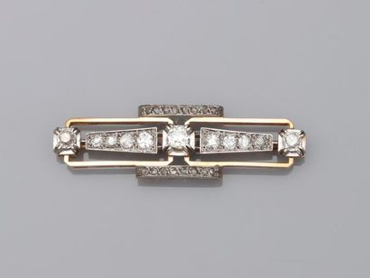 null Art Deco bar brooch in 18k yellow gold and openwork platinum surmounted by a...