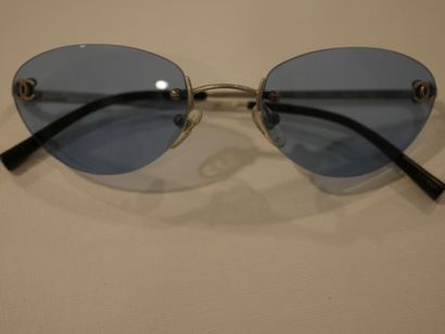 null CHANEL - Paire de lunettes bleue -ETAT NEUF