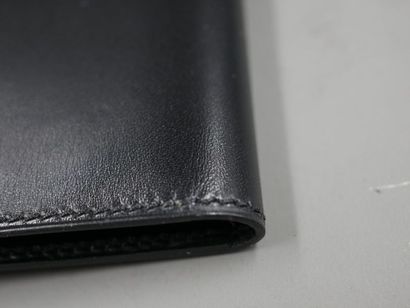 null HERMES - Porte cartes de crédit en cuir noir - Fermeture à pression - 7x10cm...
