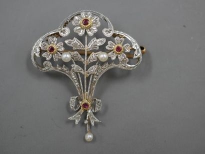 null Two 18k gold brooch in the shape of an openwork bouquet enhanced with pearls...