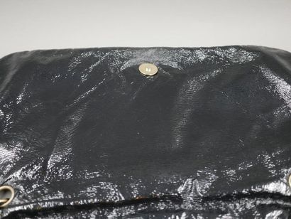 null CHANEL - Partially padded black patent leather bag - Front pocket stitched with...