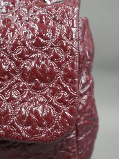 null CHANEL - Burgundy patent leather bag stitched and interlaced with C, flap pocket...