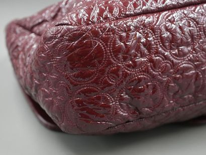 null CHANEL - Burgundy patent leather bag stitched and interlaced with C, flap pocket...