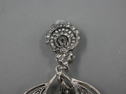 null Christian DIOR - Paire de pendants d'oreilles clips en métal argenté ajouré...