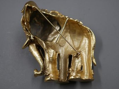 null DIOR - Large gilded metal brooch featuring an elephant adorned with festive...