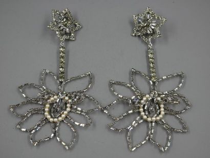 null YVES SAINT LAURENT Couture - Important pair of openwork metal clip earrings...