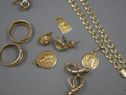 null Lot d'or 18k - Bagues, Médailles, boucles d'oreilles et débris - PB : 32gr