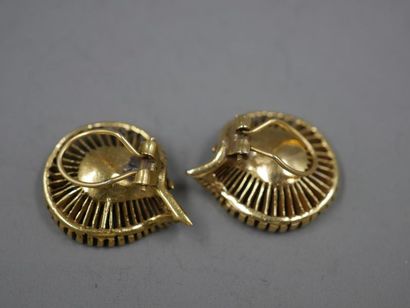 null Pair of 9k yellow gold ear clips with a radiating pattern centered on a white...