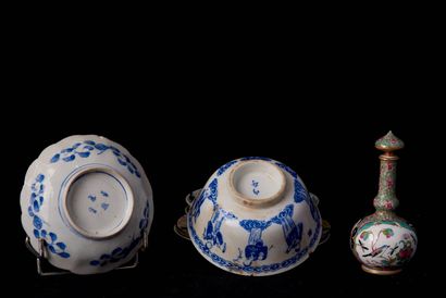 null Chine, XXe siècle. Lot de porcelaines émaillées polychromes comportant 4 soucoupes,...