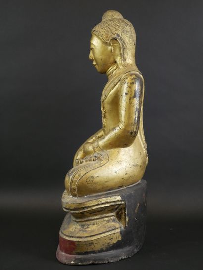 null BIRMANIE, Mandalay, début XXème siècle. Bouddha assis en prise de la terre à...