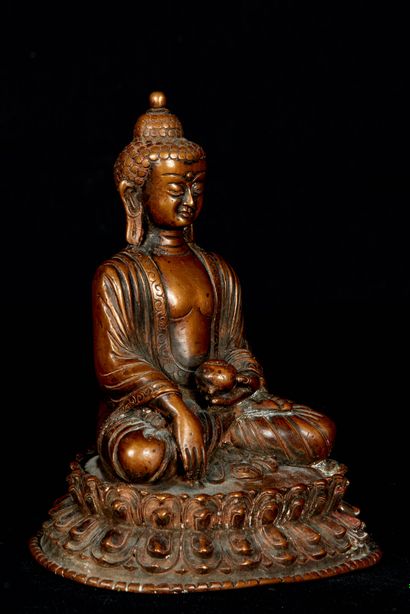 null Tibet ou Chine, XXème siècle. Statuette de Bouddha assis dans la position de...