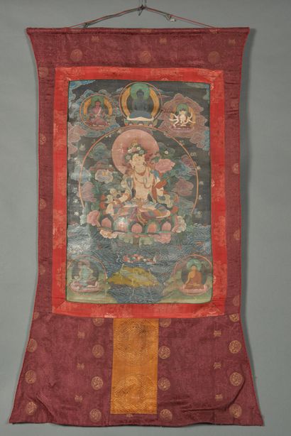 null Tibet, XXème siècle. Thangka figurant Tara encadrée de fleurs et autres divinités...