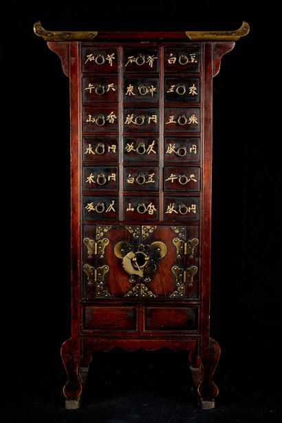 null China, 20th century. Cabinet with drawers for the Chinese pharmacopoeia. Good...