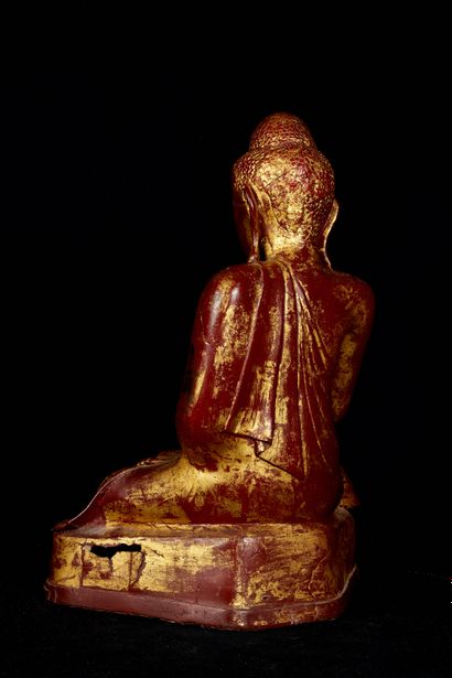 null Birmanie, début XXème siècle. Bouddha assis dans la position de la prise de...